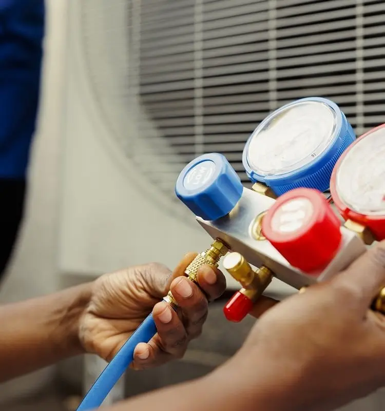 Air Conditioning Contractor in Minneola installing energy-efficient air conditioning system for home comfort.